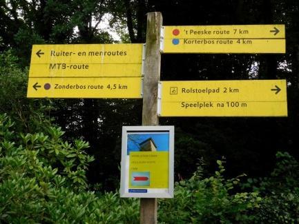 11. De bewegwijzering is goed leesbaar en duidelijk. De wandelroutes worden aangegeven met een kleur. Bij de rolstoeltoegankelijke route ontbreekt een kleur. 11.1. Breng ook een gekleurde bewegwijzering aan voor de rolstoeltoegankelijke route.