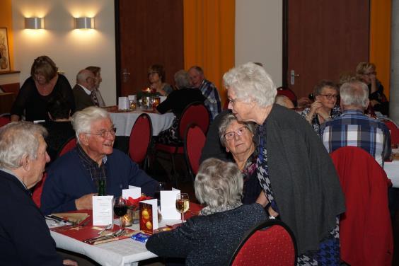 Aan- of afmelden voor alle eettafels bij een van onderstaande dames: Annemiek Hekman tel. 0418-661925 of mail: jenahekman@kpnmail.nl Marianne Lagarde tel.