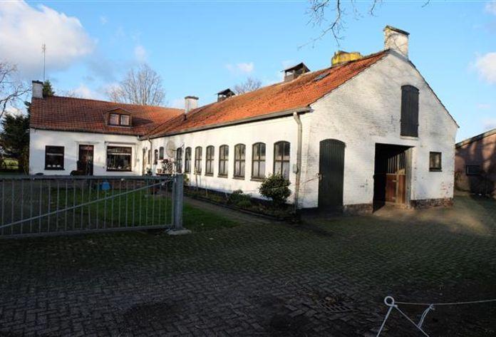 Woning - gebouwd van steen - geheel