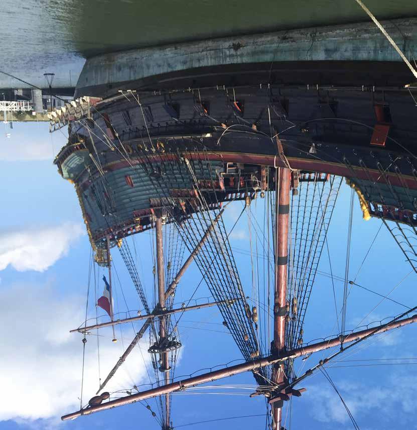 op de Batavia. Anderhalf uur lang dwaalden we door het schip en werden we vermaakt met allerlei verhalen over het VOC tijdperk, met een pauze om naar het afschieten van de kanonnen te kijken.