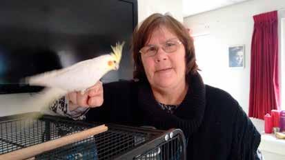 Daarom heeft ze samen met haar maatje een jaarabonnement bij Kasteelpark Born, waar ze vaak te vinden zijn. Vogels maken haar rustig en er is niets zo fijn om naar vogels te kijken en te bewonderen.