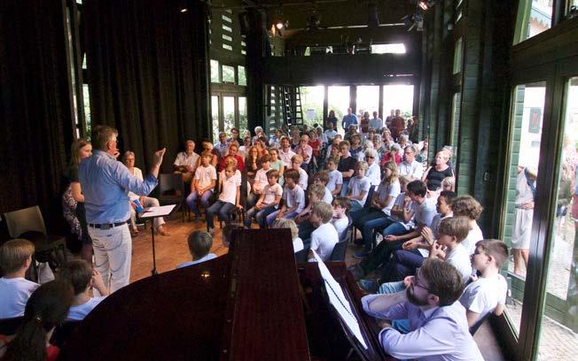 Voor het publiek was het heel boeiend om dit van dichtbij te kunnen meemaken, hoe er achter de schermen gewerkt wordt. Masterclass door Jos van der Sijde Beweging als Taal Om 17.