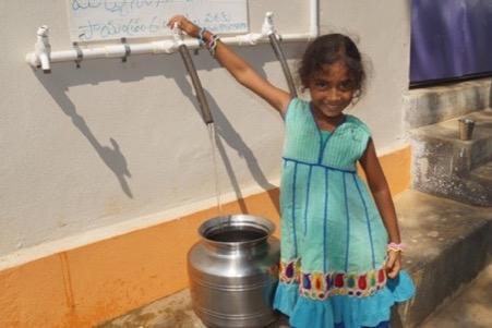 Schoon drinkwater betekent 70% minder ziekte! DALING KINDERSTERFTE 18 vissersdorpen oostkust India Eindverslag 01.10.14 31.03.18 RESULTATEN Drinkwater voor 12.