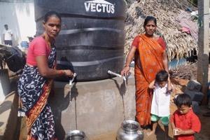 2.3. Toegang tot grijs water in 9 dorpen Grijs water in het dorp Pottyapeta De toegang tot grijs water is in de praktijk een samenwerking gebleken tussen FI en de lokale overheid.