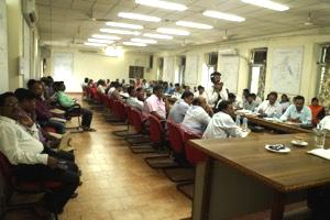 Conferentie kraambedsterfte bij de Collector van Srikakulam met alle dokters van het district 2.8.