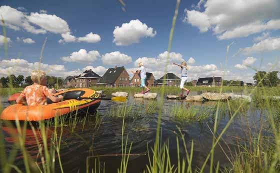 Groepjes huizen worden in deze deelbuurt ontsloten door water en groen. In totaal komen in Oostindie zo n 1. woningen.