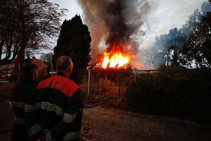 was, of deze werkzaamheden legaal waren. Ook werden vragen gesteld die waren ingegeven door angst om het voortbestaan van woningen en industriële panden.