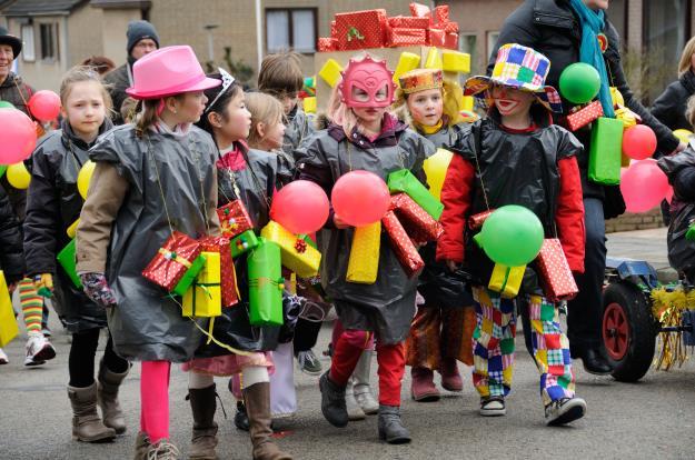 Jeugddisco 2014 CV De Beumerwalders Op vrijdag 21 februari komt DJ Ignaace weer in aktie op de jeugddisco. Karnavalskrakers en hitwerk wisselen elkaar af. Daarbij kan niemand stil blijven zitten.