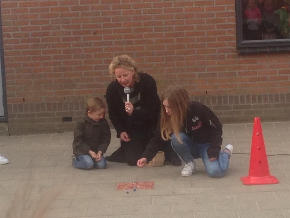 SCHOOLFRUIT Het schoolfruitprogramma is vorige week helaas gestopt. We hebben geruime tijd mogen genieten van gratis schoolfruit en de kinderen laten proeven aan verschillende fruitsoorten.