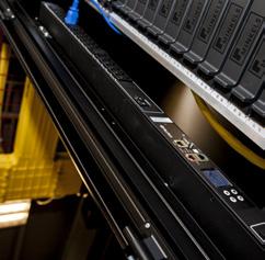 De server- en netwerk racks zijn breed inzetbaar en modulair opgebouwd. 2. Cooling Door uw datacenter op de juiste manier te koelen kunt u uw energiekosten aanzienlijk verminderen.