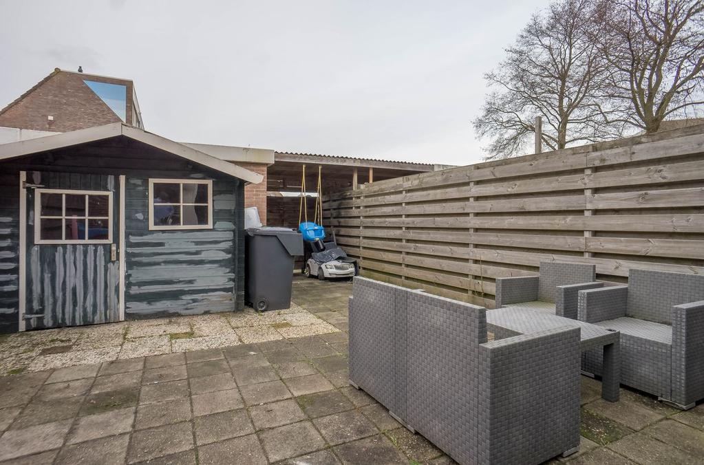 Spaarne 33 1703 MP Heerhugowaard Inleiding Deze leuke goed onderhouden woning met vrij uitzicht op de straat is er eentje die u gezien moet hebben!