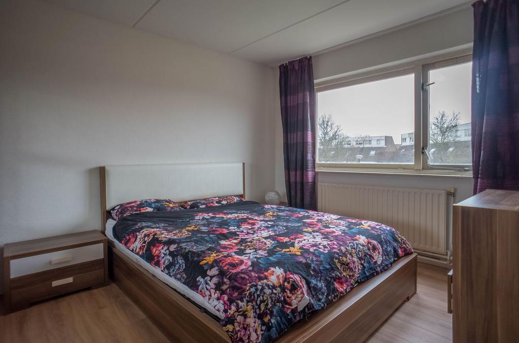 Ligging en indeling Eerste verdieping Op de eerste verdieping bevinden zich 2 heerlijk ruime slaapkamers en de badkamer.