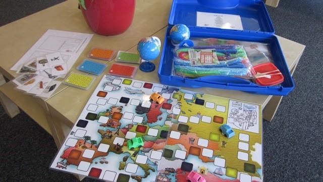 Grenshandelspel Het grenshandelspel is een (avond)spel voor 8-15 jarigen. In een grensgebied ergens tussen Italië en Zwitserland wordt nog heel veel gesmokkeld.