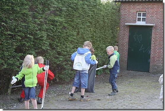 De rommel lag letterlijk voor het oprapen.