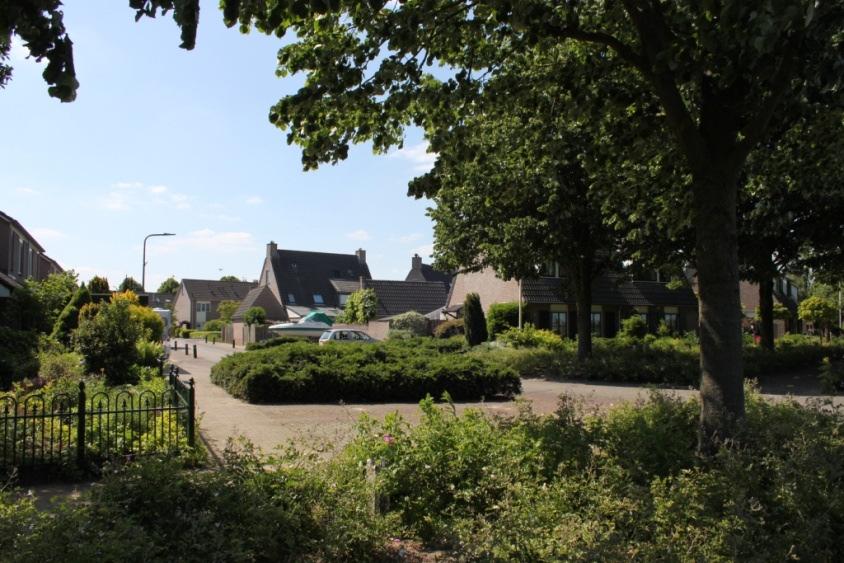 Landschappelijke inpassing bedrijventerrein Overgang woongebied - bedrijventerrein en dorp buitengebied Landschappelijke inpassing volkstuinen Barrièrewerking,