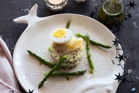 Gerookte forelpuree met dragondressing en asperges Twee soorten gerookte vis in één prachtig voorgerecht.