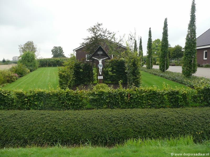 Het verplaatste wegkruis aan de Neelenweg