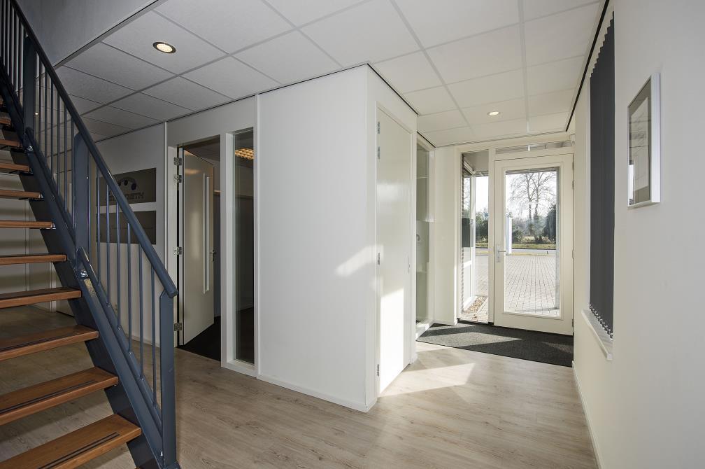 Josink Hofweg 20 Enschede OBJECT Algemeen Te huur representatieve en modern vormgegeven bedrijfspand voorzien van bedrijfsruimte met kantoren, verdeeld over twee verdiepingen, gelegen op het