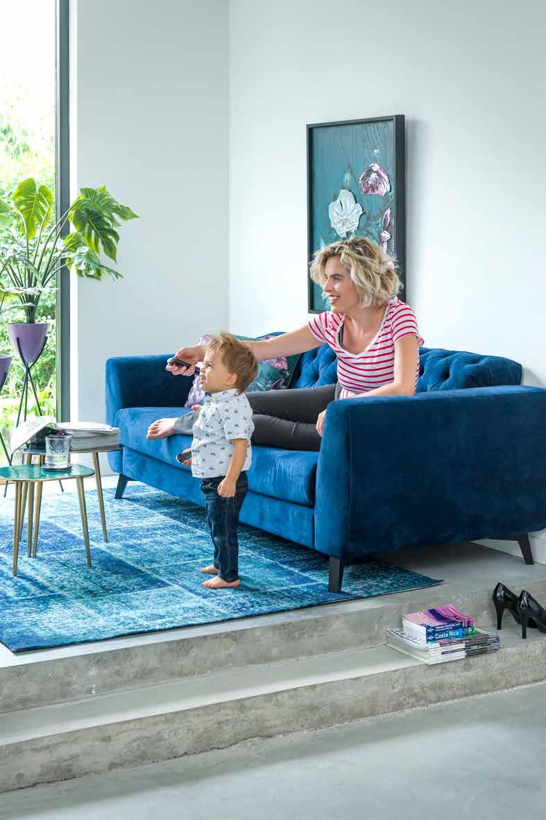 Ieder zijn eigen plek! Bank Margaux Diverse opstellingen Vele stofsoorten en kleuren 2-zits Margaux 1199 Speciaal voor jou! Gratis Angelica fauteuil * t.w.v. 399 * Bij besteding van 1750 of meer: gratis fauteuil Angelica t.