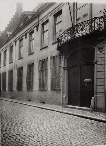 Door fusies in 1999 met Sint-Amanduscollege werd dat De La Salle college, die zaten in de Oude Houtlei / Sint-Michielsstraat. De school heeft haar activiteiten gestopt in 2003.