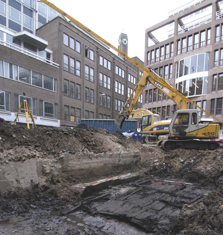 2.2 Vraagstellingen en methodiek De Archeologische Opgraving was bedoeld om inzicht te krijgen in de verschillende fasen van stedelijke bouwontwikkelingen in de Paardenstraat: de inrichting van het