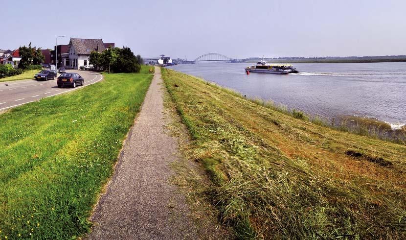 Alblasserdam, het kleine dijkdorp op de grens van rivier en polder, is één van de meest karakteristieke Drechtsteden gemeenten waar het dorpse karakter behouden is.