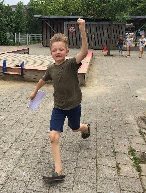 De laatste 10 jaar ben ik werkzaam geweest op basisschool de Twaalfruiter in Vleuten, waar ik de afgelopen jaren vooral groep 3 lesgegeven heb.