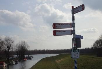 Start bij de Antwoordkerk, ga rechtsaf de Kruisnetlaan op en ga even verderop weer rechtsaf het fietspad op, net na een sportveld.