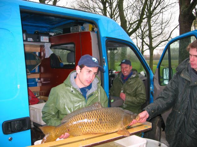 De huidige visstand maakt dit water zeer geschikt voor sportvissers die zich in alle rust willen richten op de vangst van een grote brasem, zeelt of karper.