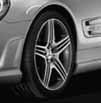 met 255/40 R18 banden op 8,5J x 18 ET 35. Meeruitrusting SL 63 AMG 6.