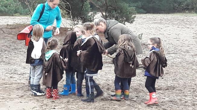 Op 24 oktober zijn we op excursie geweest naar de Hooge Vorssel. We deden daar het eekhoorntjespad. Het was ontzettend leuk. We hebben tijdens ons thema een weerkalender in de klas.