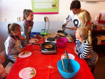 Groep 4 Vanmiddag hebben we genoten van de eerste "grote" spelletjesmiddag dit schooljaar. Een uurtje met alle kinderen van de school in de speelzaal.