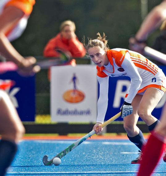 1 c Doelgroep: TOPHOCKEY - VELD is bedoeld voor iedereen die als opleider, trainer en/of coach actief is in de hockeysport binnen tophockey, breedtehockey, jongste jeugd en/of technisch management.