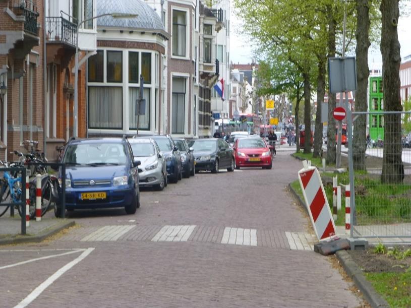 Aanbeveling Om volledig recht te doen aan het monumentale karakter van de Dreef verdient het aanbeveling om het fietspad in het kader van het project Houtplein van een nieuwe asfalt deklaag van een