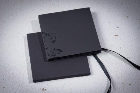 Handtasboekje 10 cm x 10 cm - zwart karton - 6 zelfgekozen foto s - met leuk insteekhoesje
