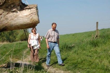 Diny gaat zowaar op de knieën om mij hernieuwd ten huwelijk