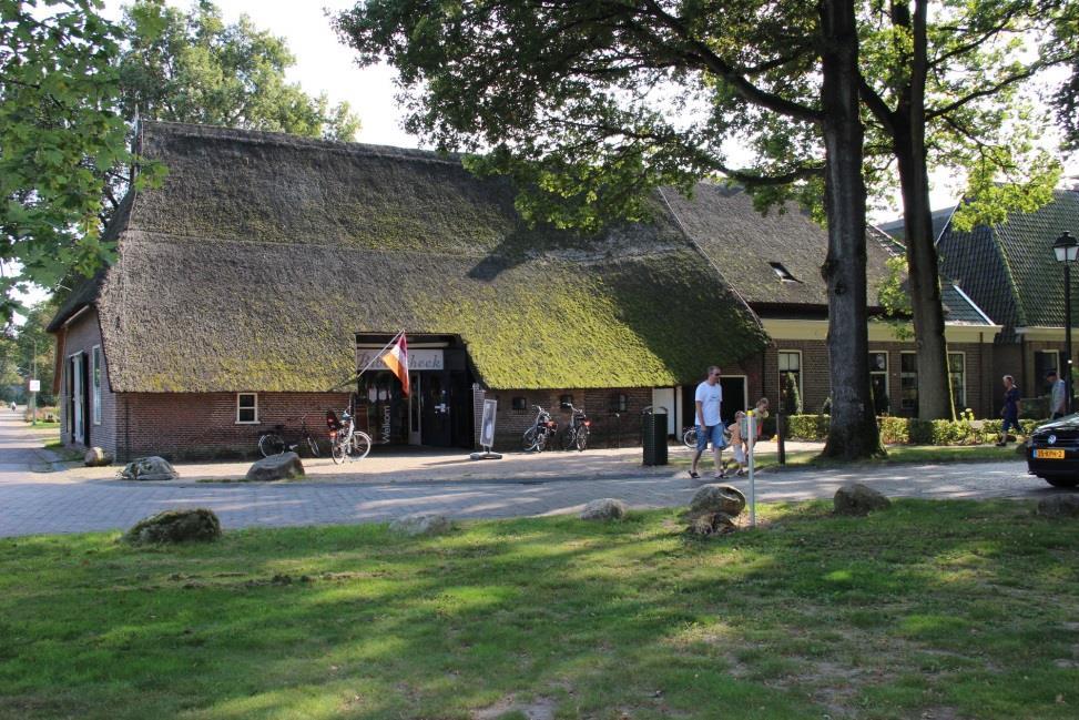 Locatie: De gemeente Westerveld heeft aangeboden dat het Open Science Hub gehuisvest kan worden in de oude bibliotheek van Dwingeloo, gelokaliseerd in de dorpskern zelf.