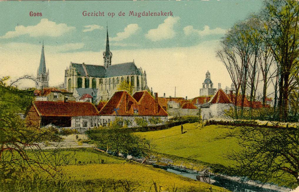 Het stadsbestuur was van mening, dat de kerk opnieuw moest worden opgebouwd en liet vakmensen uit Antwerpen komen.