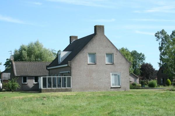 Tuin: De rondom de woning gelegen tuin