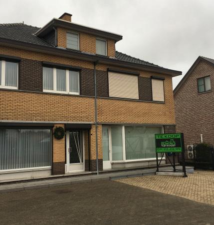 ALGEMENE GEGEVENS VAN HET PAND Adres: EUROPAPLEIN 11 Gemeente: HOESELT Type van pand: Halfopen bebouwing Bewoonbaar oppervlak: 130 m 2 Aantal slaapkamers: 3 Aantal badkamer: 1 Verdieping: 2