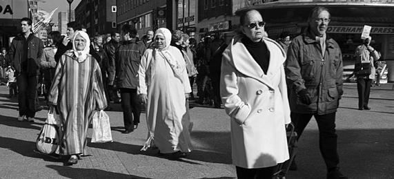 Foto: Wim de Jonge demodata AANTAL MIGRATIEHUWELIJKEN IN 009 LICHT GESTEGEN In 009 zijn in Nederland 30.000 allochtonen gehuwd.