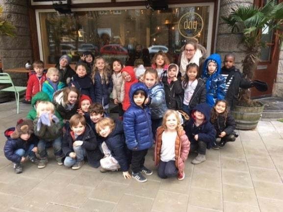 Foto s van het thema in groep 1/2 De kinderen van groep 1/2a hebben een uitstapje gemaakt naar een echt restaurant.