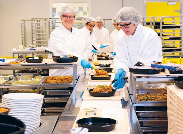 8 woonzorggroep samen Vergeten groenten in een nieuw jasje Neem een kijkje in de keuken seizoensgebonden producten. Daarnaast maken de koks gebruik van producten uit de regio.