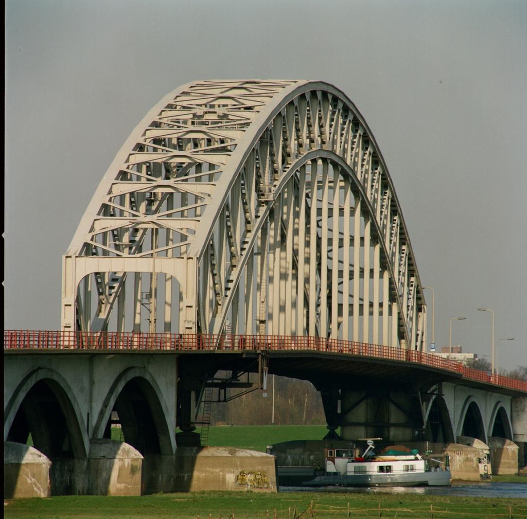 De IJsselbrug in de A28 bij Zwolle (bron https://beeldbank.rws.
