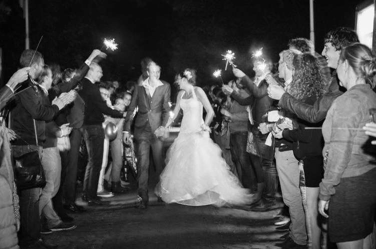 Terwijl jullie vervolgens met de fotograaf de bruidsreportage schieten, krijgen jullie gasten een rondleiding over