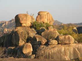 Single rondreis Zimbabwe Hoogtepunten: Victoria Falls: Pamusha Lodge Zambezi NP: Chundu Island Hwange NP: Miombo Safari Camp Matobo Hills: Matopos Farmhouse Inbegrepen transport: wegtransfers &