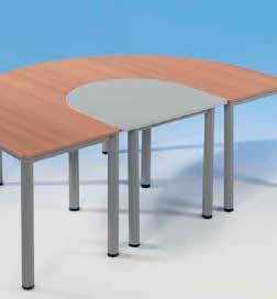 HOEFIJZER & HALF OVAAL Deze halve ovale tafel past perfect in het midden van de hoefijzertafel.