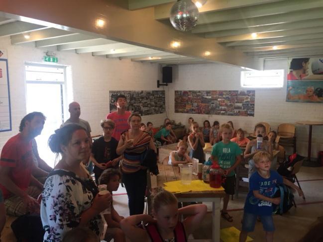 in zwembad de Zijl. Er werd gezwommen en onderlinge partijtjes gespeeld. Alle (hulp)ouders, coaches en trainers bedankt voor de hulp deze middag!