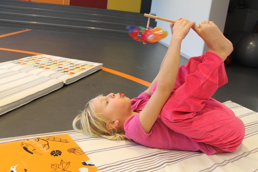 NIEUWSBRIEF 13 20 januari 2014 YOGA Naschoolse activiteit YOGA Kinderyoga Zevenaar: Plezier, Ontspanning, Bewegen!