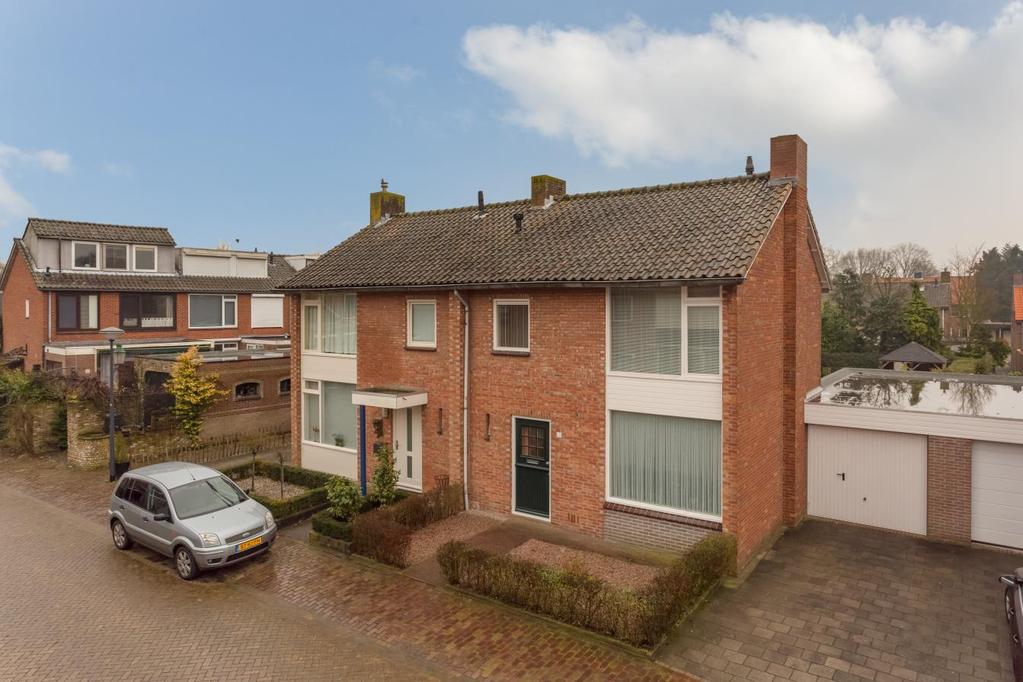 Olmenstraat 22 Dorst Het betreft een 2-1 kapwoning met garage, oprit en